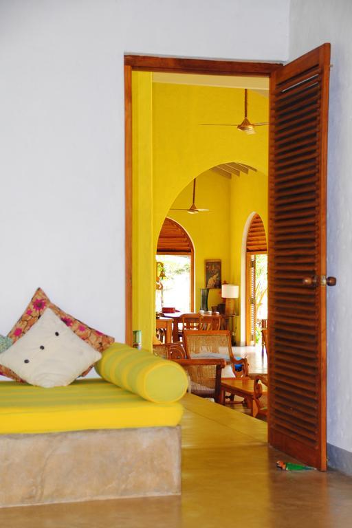 Khomba Beach House Alankuda Bagian luar foto