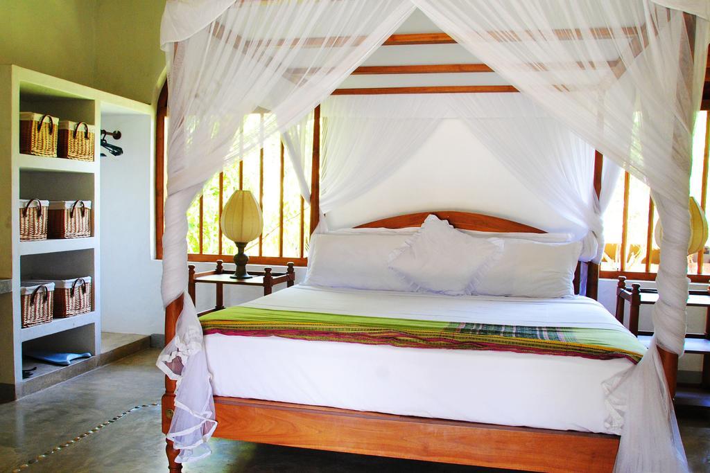 Khomba Beach House Alankuda Bagian luar foto