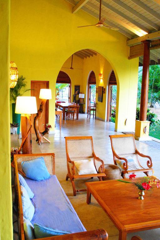 Khomba Beach House Alankuda Bagian luar foto