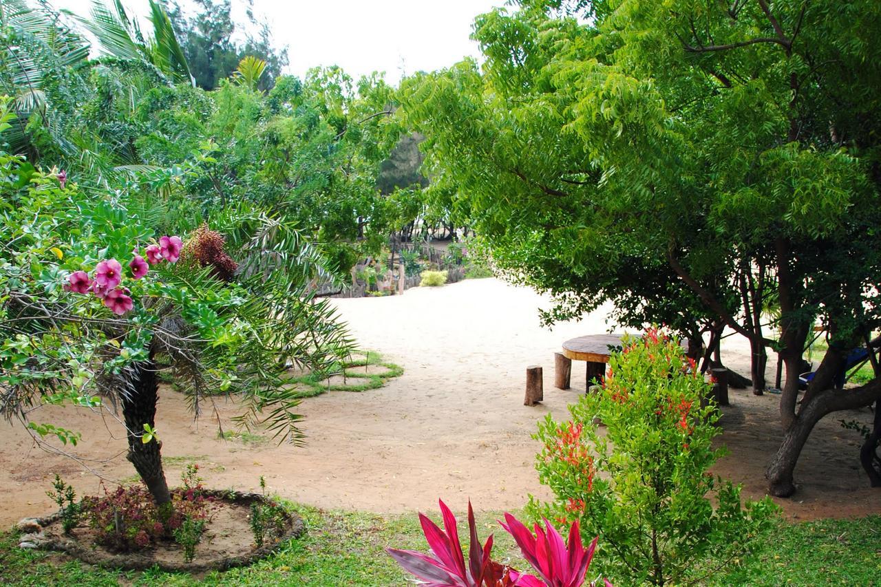 Khomba Beach House Alankuda Bagian luar foto