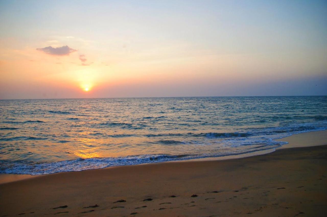 Khomba Beach House Alankuda Bagian luar foto