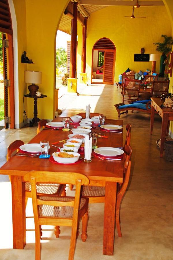 Khomba Beach House Alankuda Bagian luar foto