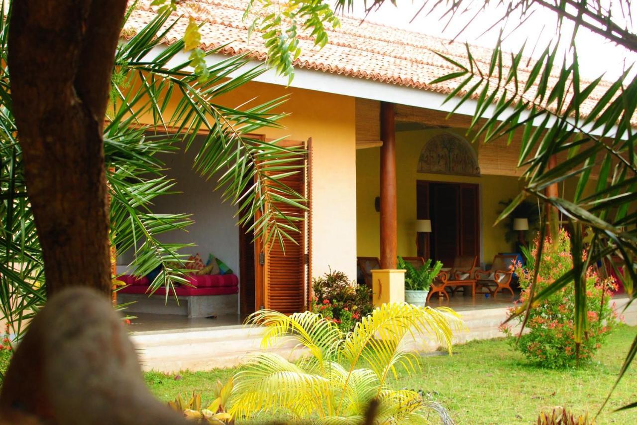 Khomba Beach House Alankuda Bagian luar foto