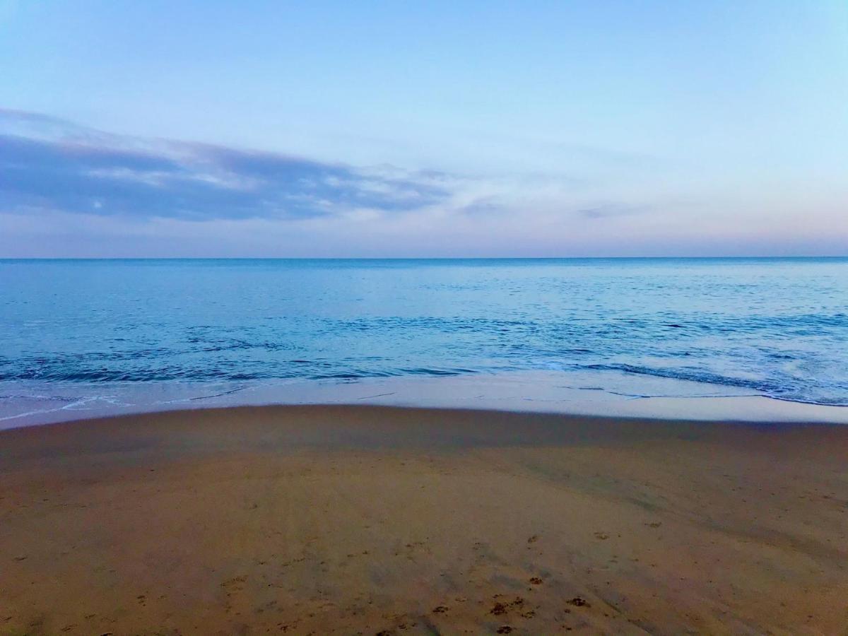 Khomba Beach House Alankuda Bagian luar foto